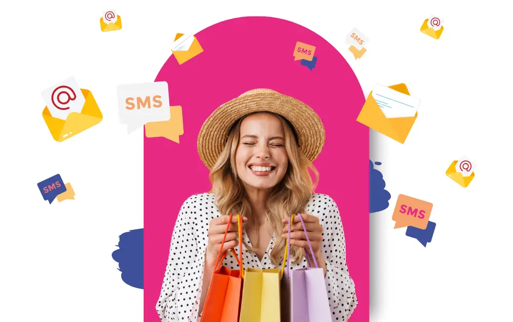 Femme tenant plusieurs sacs de shopping et souriant